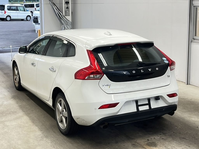 VOLVO V40 2014