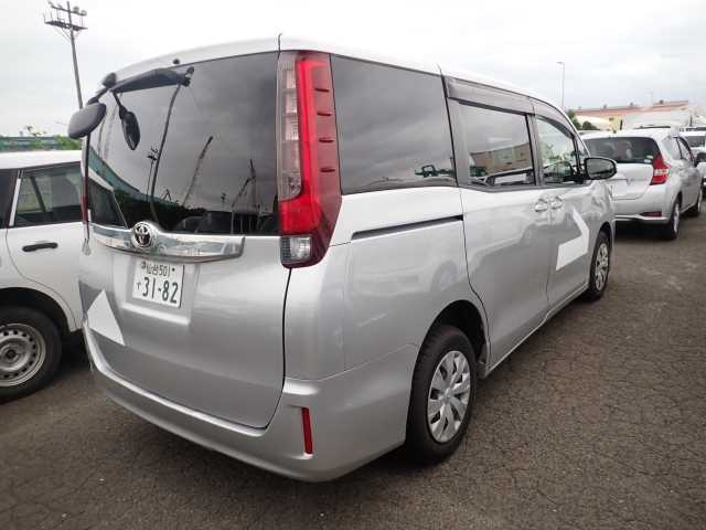 TOYOTA NOAH 2016