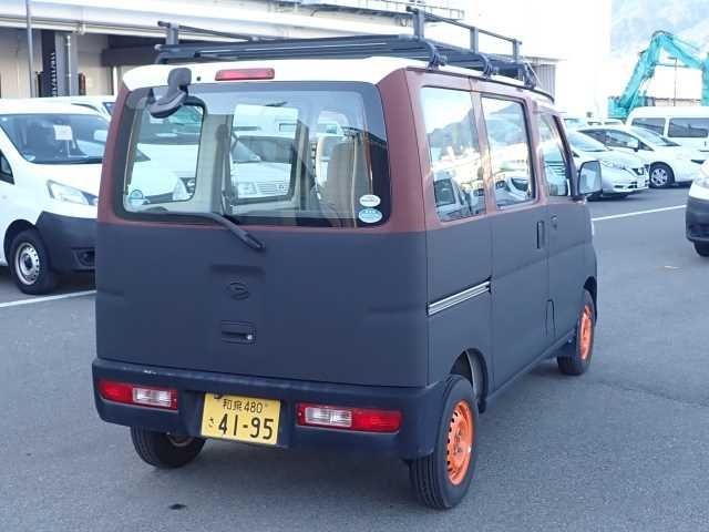 DAIHATSU HIJET VAN 2011
