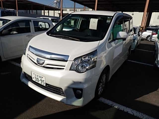 TOYOTA NOAH 2013