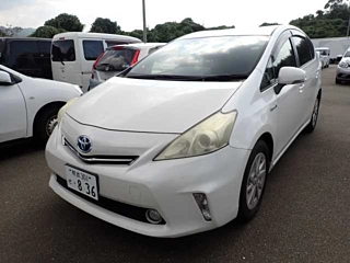 TOYOTA PRIUS ALPHA 2013