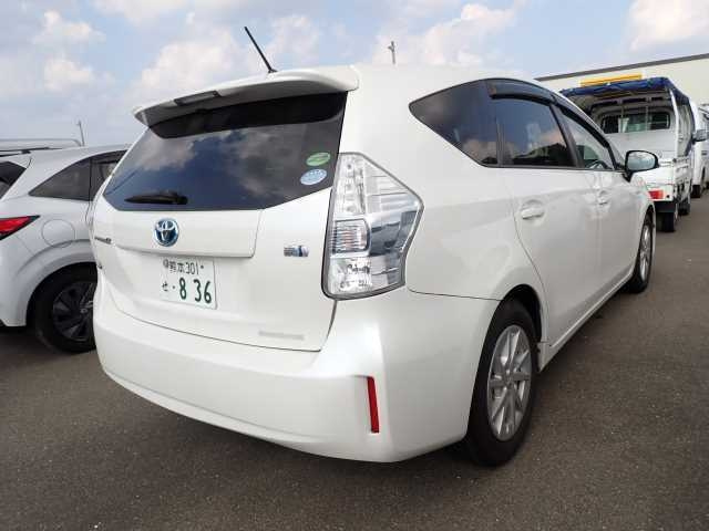 TOYOTA PRIUS ALPHA 2013