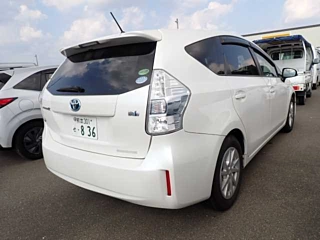 TOYOTA PRIUS ALPHA 2013