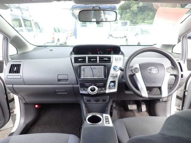 TOYOTA PRIUS ALPHA 2013