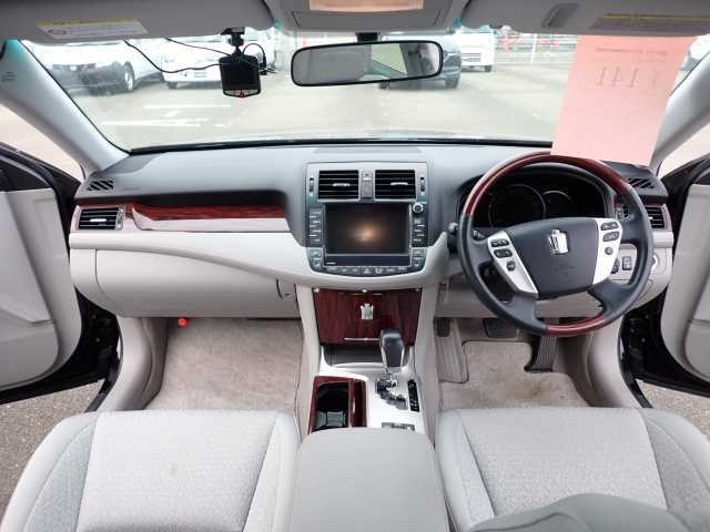 TOYOTA CROWN 2012