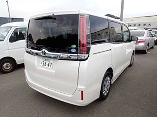 TOYOTA NOAH 2018