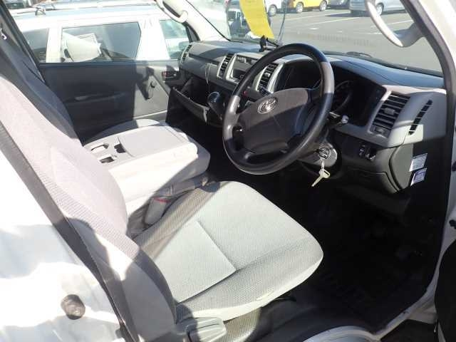 TOYOTA HIACE VAN 2009