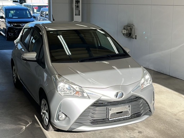 TOYOTA VITZ 2017