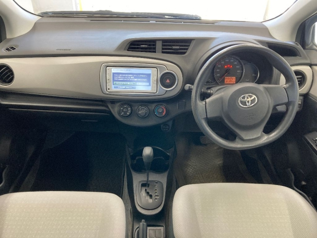 TOYOTA VITZ 2013