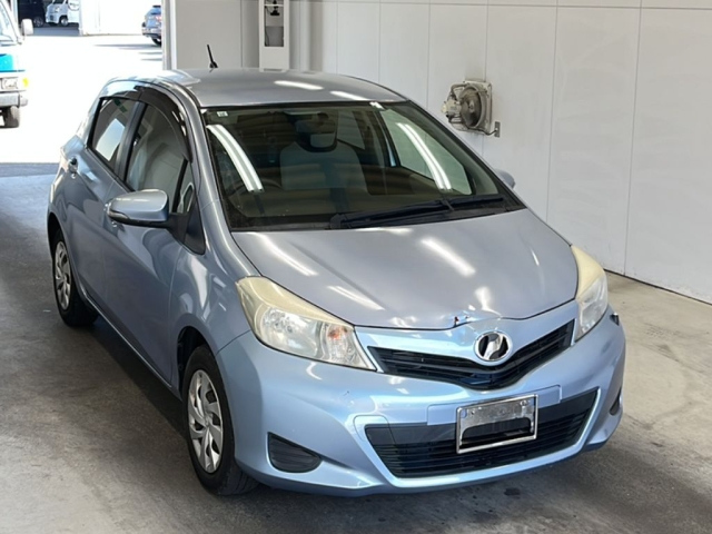 TOYOTA VITZ 2013