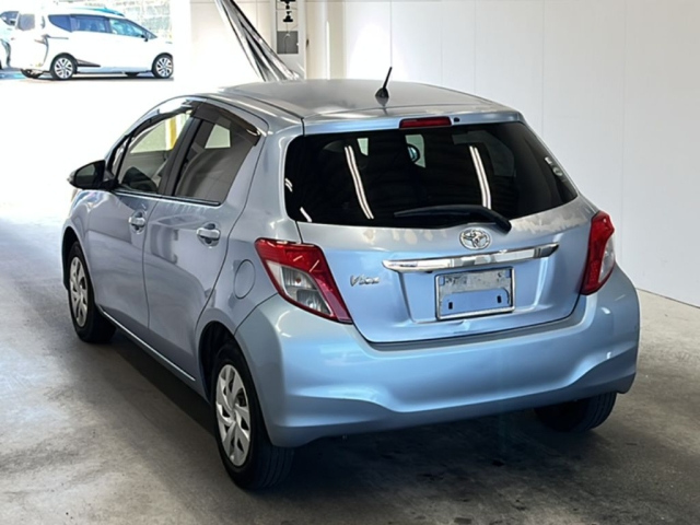 TOYOTA VITZ 2013