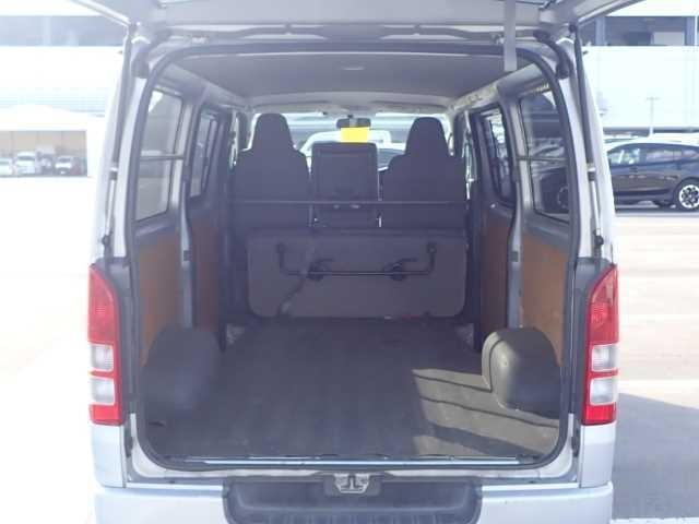 TOYOTA HIACE VAN 2009