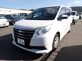 TOYOTA NOAH 2015