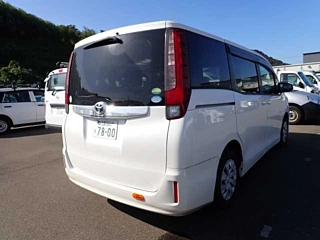 TOYOTA NOAH 2015