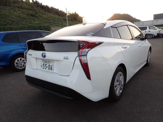 TOYOTA PRIUS 2016