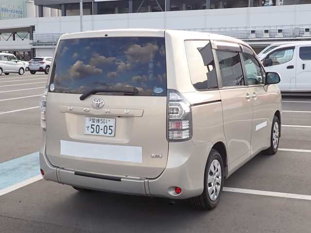 TOYOTA VOXY 2012