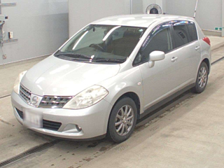 NISSAN TIIDA