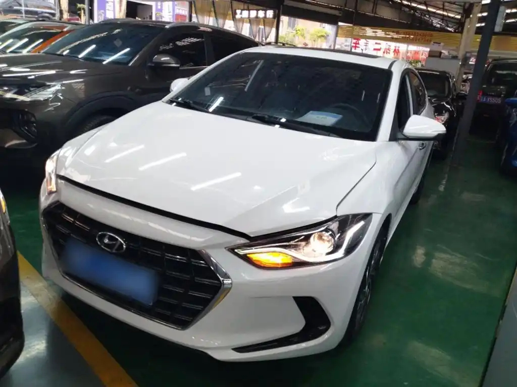 HYUNDAI ELANTRA