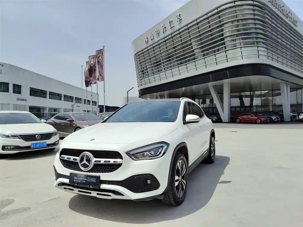 MERCEDES BENZ GLA