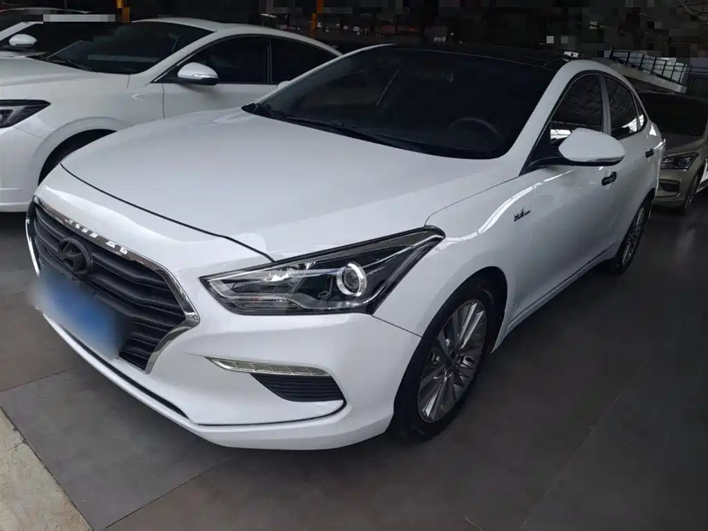 HYUNDAI MISTRA