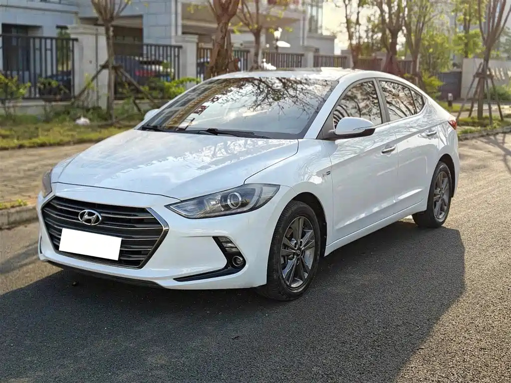 HYUNDAI ELANTRA