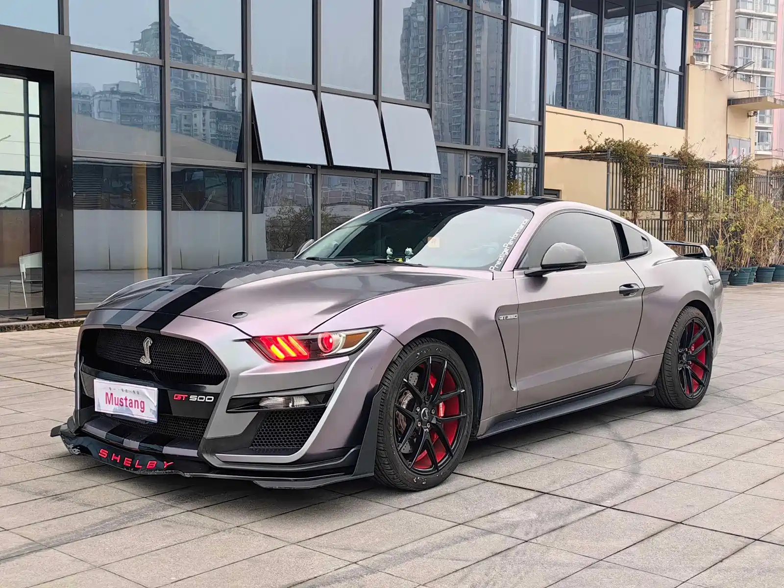 FORD MUSTANG