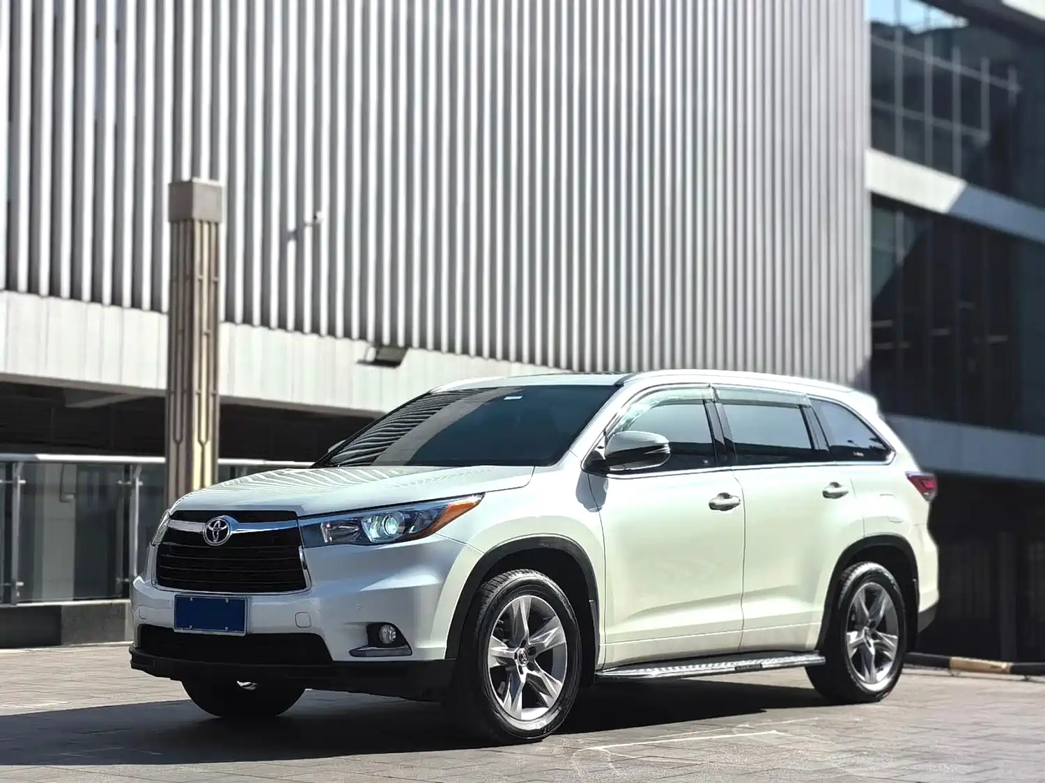 TOYOTA HIGHLANDER