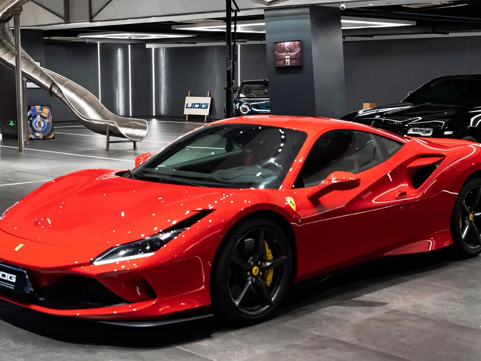 FERRARI F8