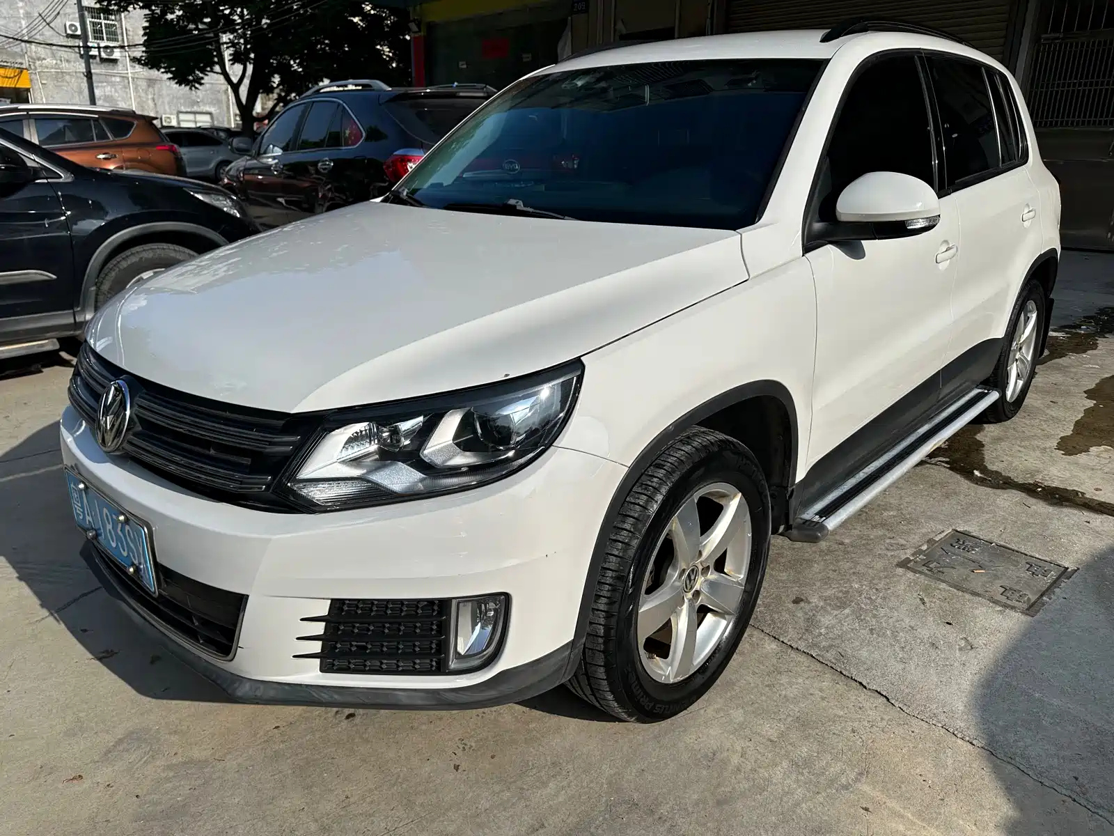 VOLKSWAGEN TIGUAN