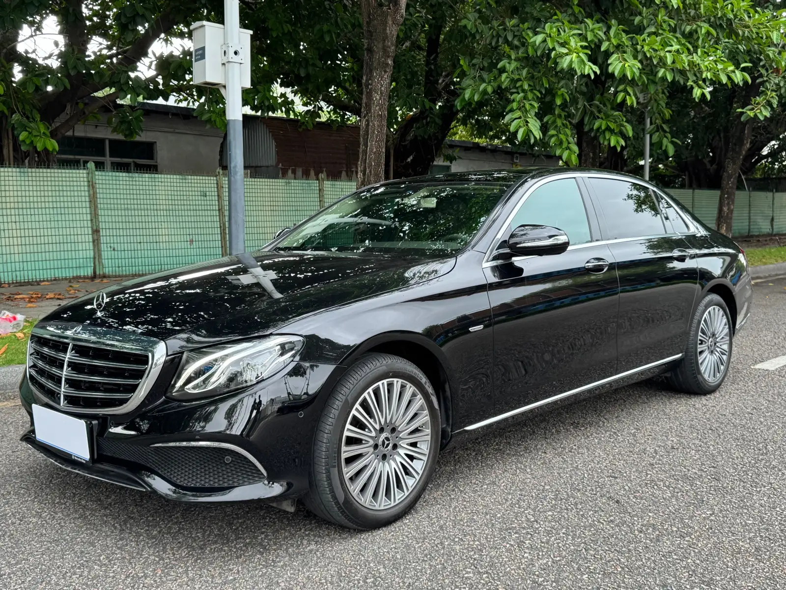 MERCEDES BENZ E-CLASS