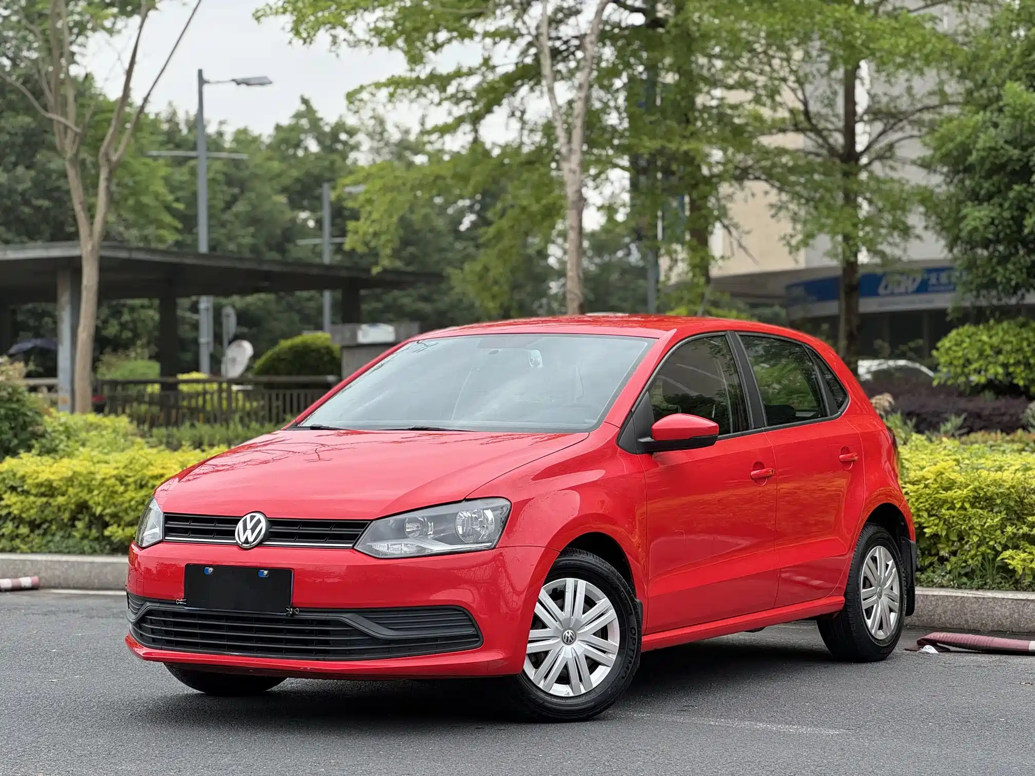 VOLKSWAGEN POLO