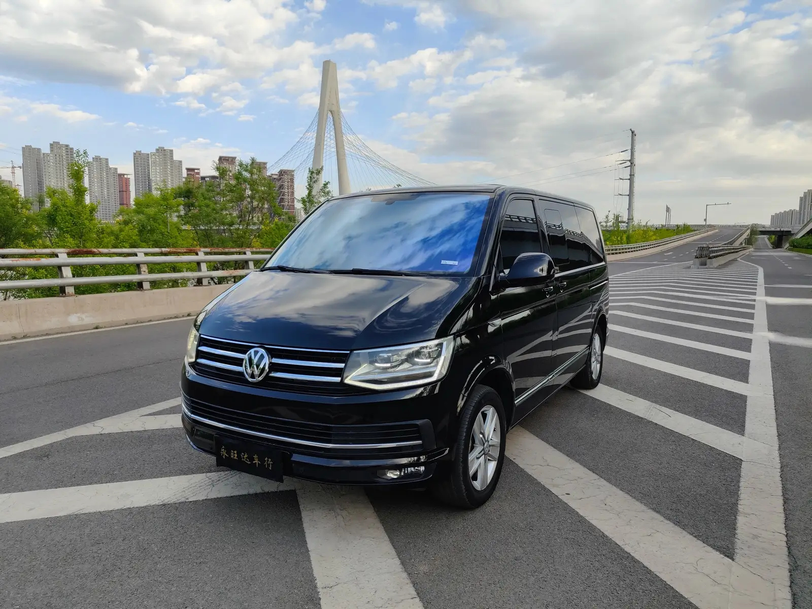 VOLKSWAGEN MULTIVAN
