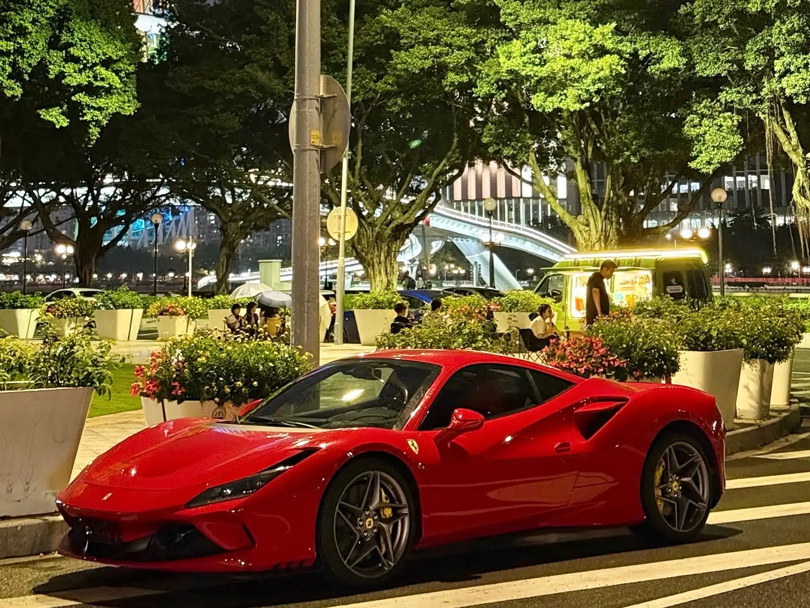 FERRARI F8