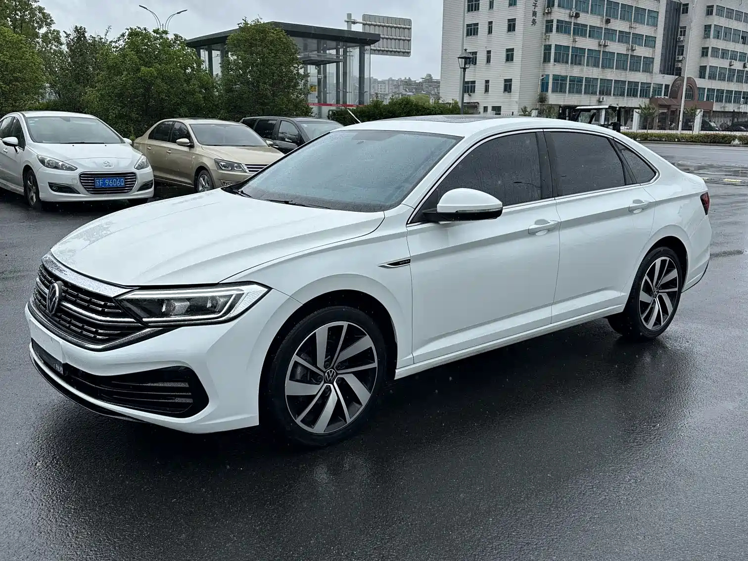 VOLKSWAGEN SAGITAR