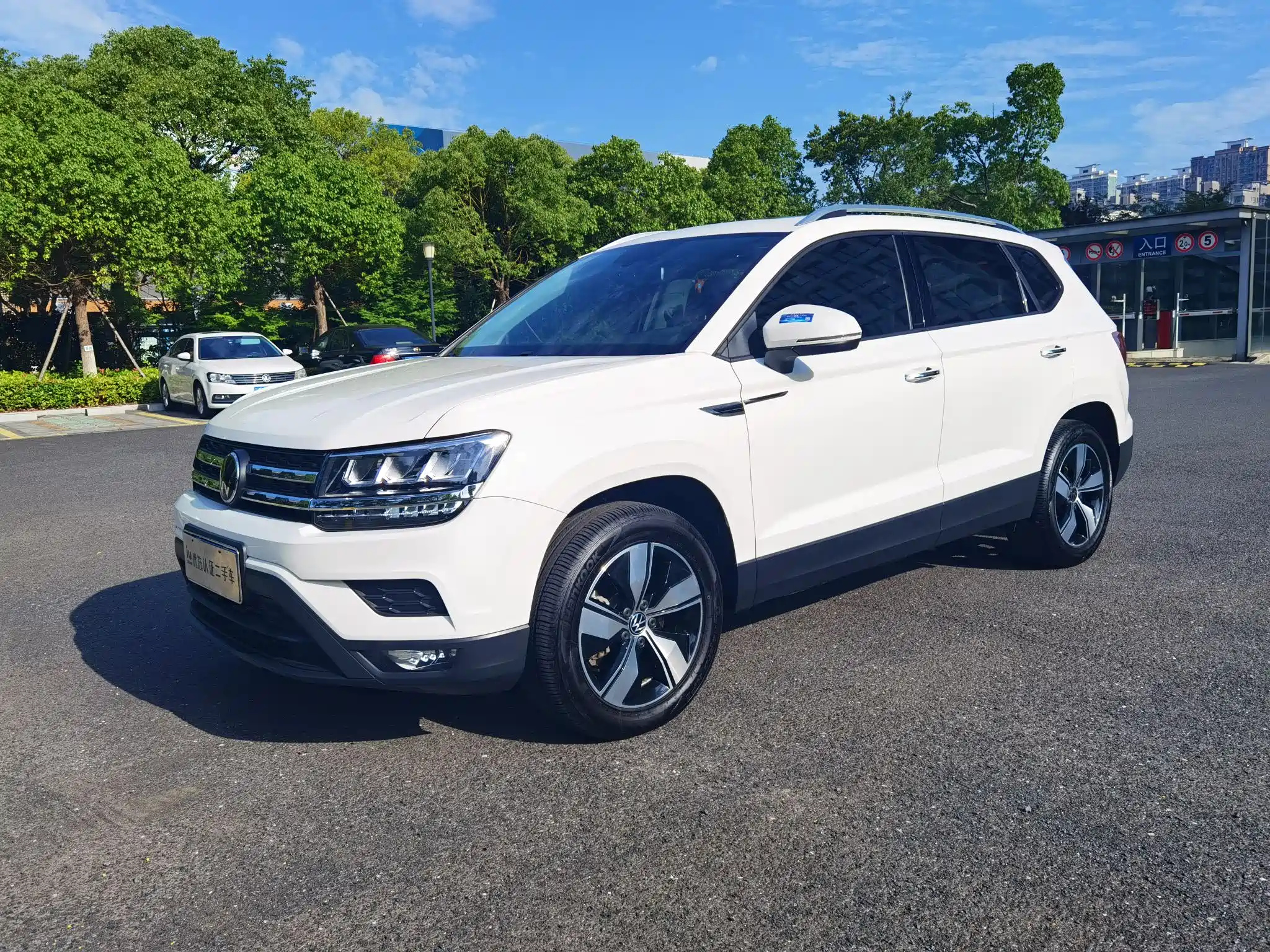 VOLKSWAGEN THARU