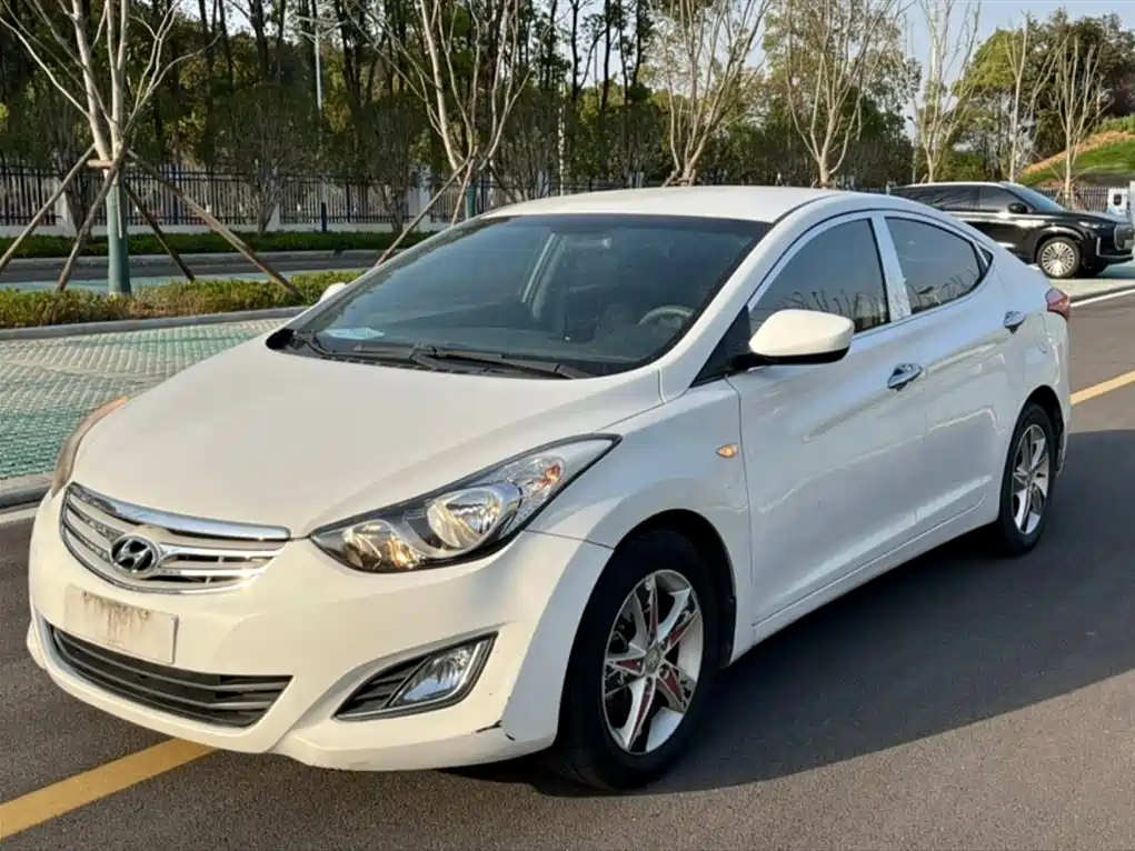HYUNDAI ELANTRA