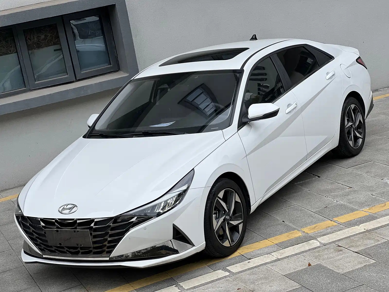 HYUNDAI ELANTRA