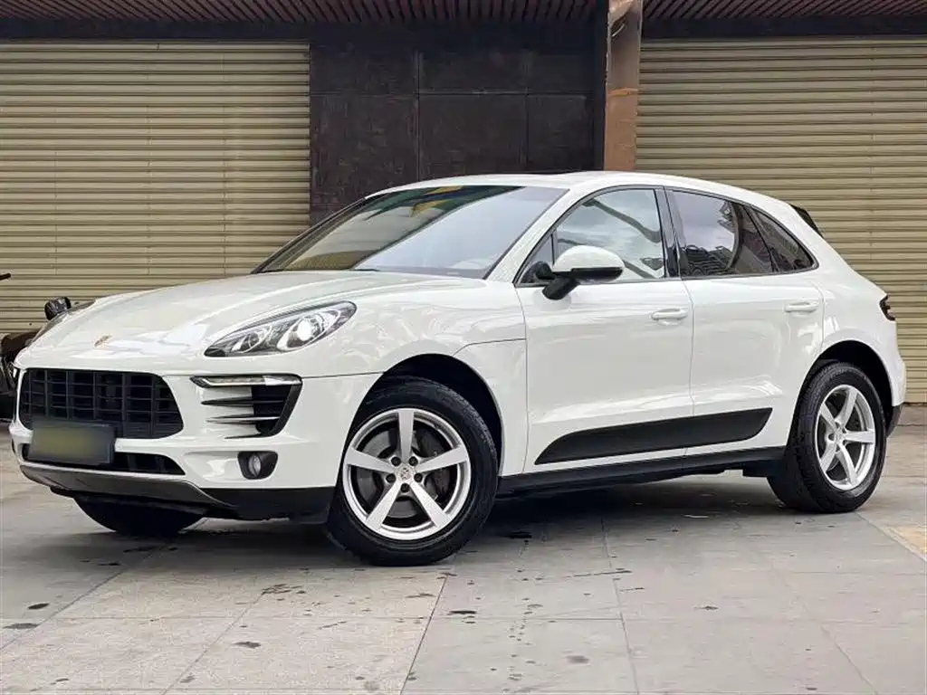 PORSCHE MACAN