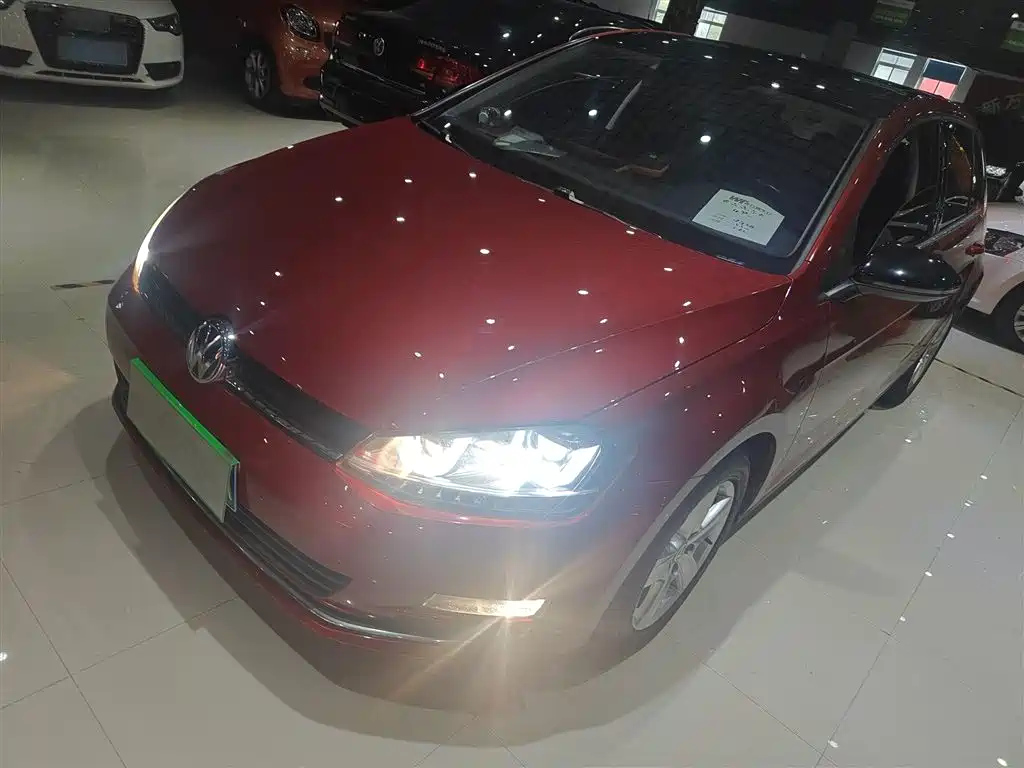 VOLKSWAGEN GOLF