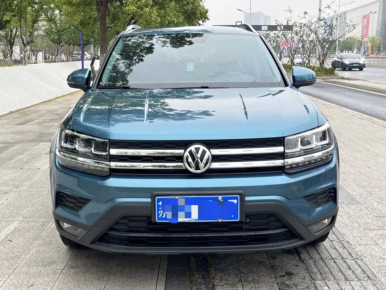 VOLKSWAGEN THARU