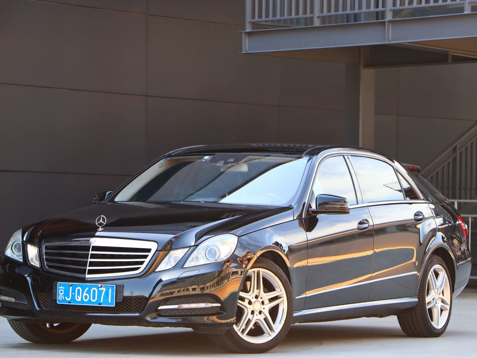 MERCEDES BENZ E-CLASS