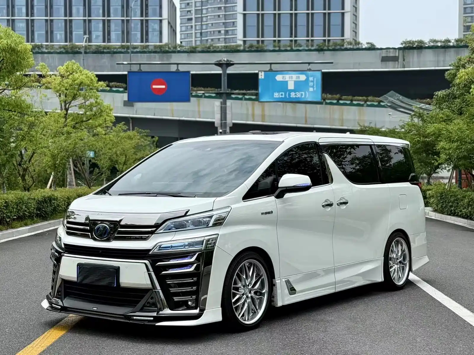 TOYOTA VELLFIRE