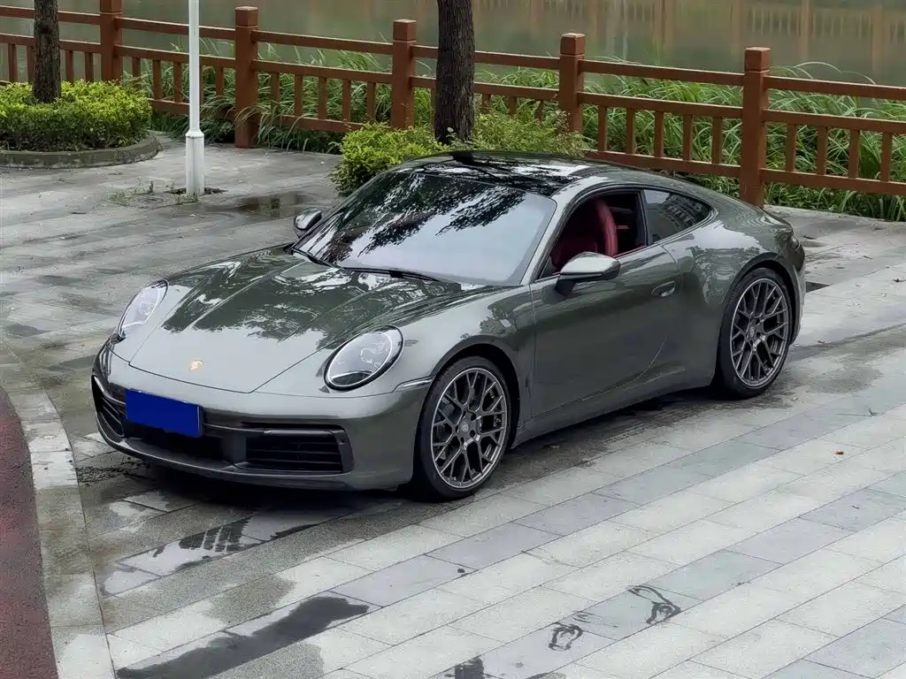 PORSCHE 911