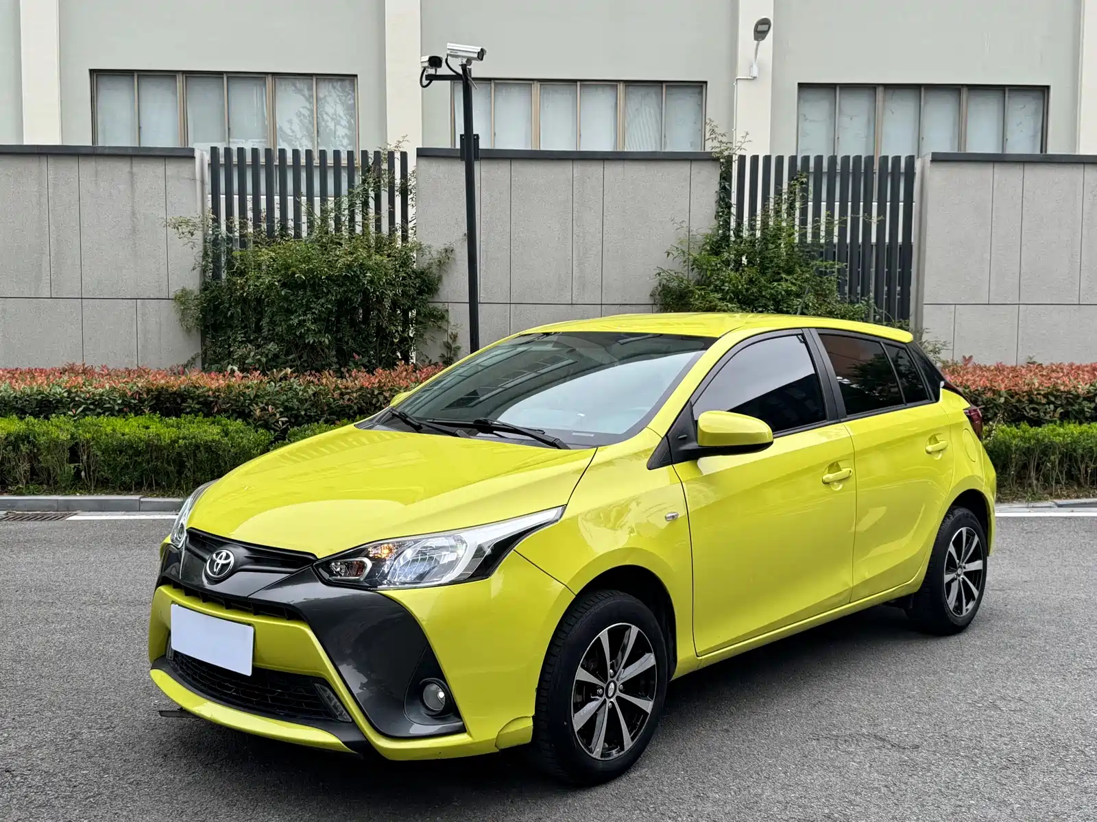 TOYOTA YARIS L DAZZLING