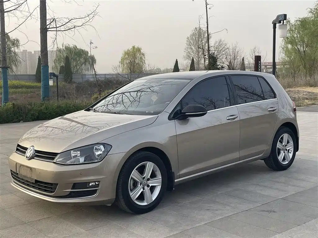 VOLKSWAGEN GOLF