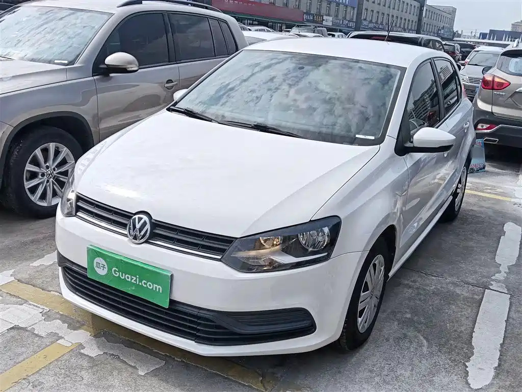 VOLKSWAGEN POLO