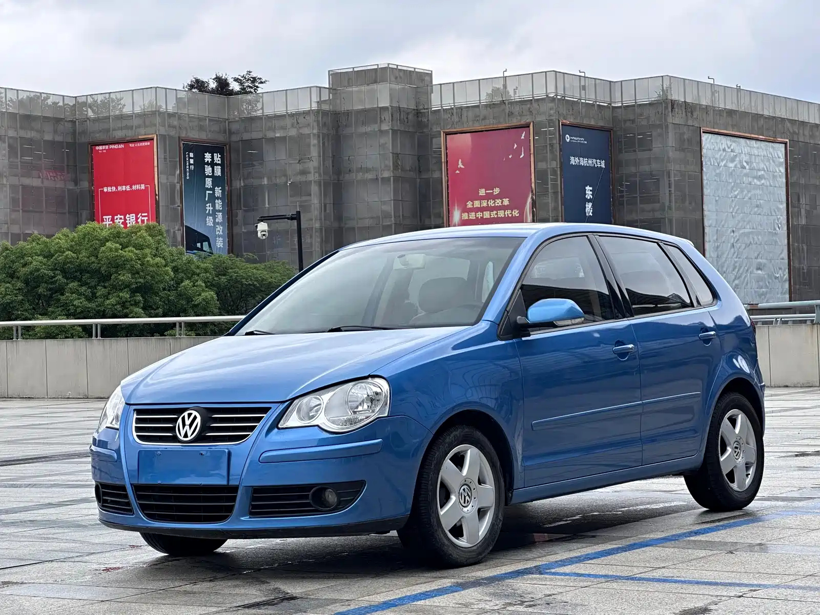 VOLKSWAGEN POLO