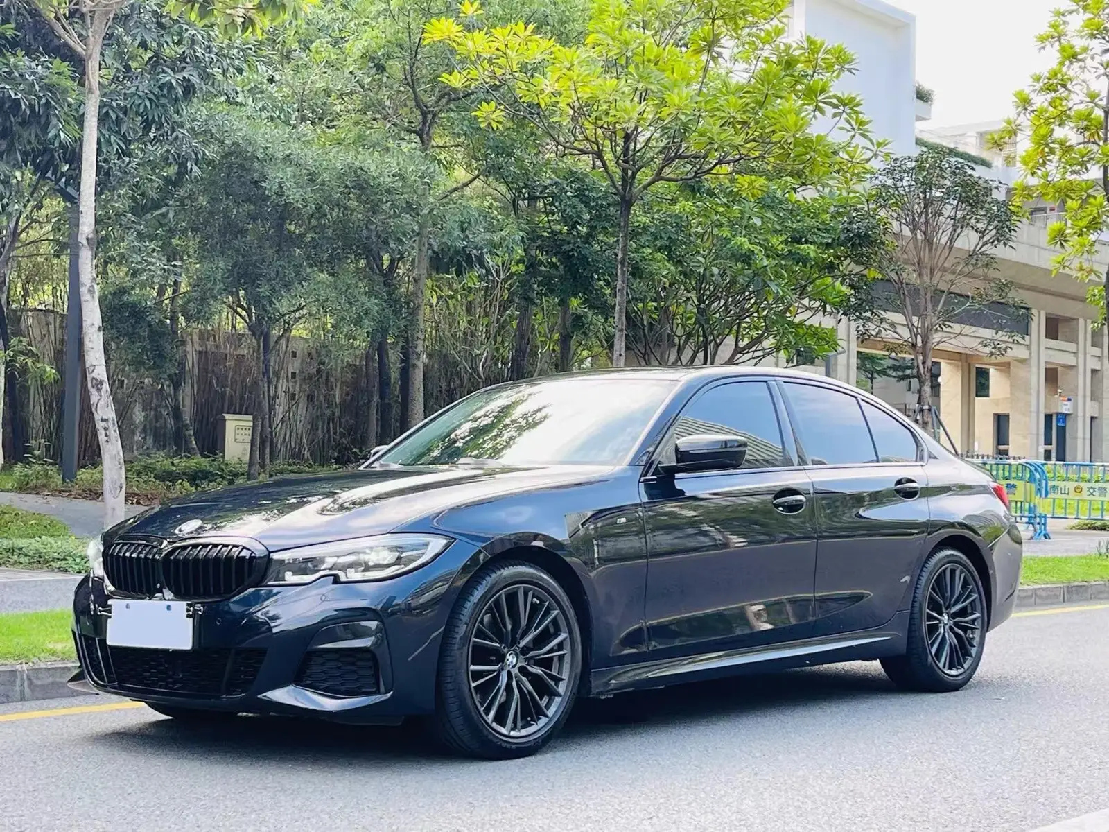 BMW 3-SERIES