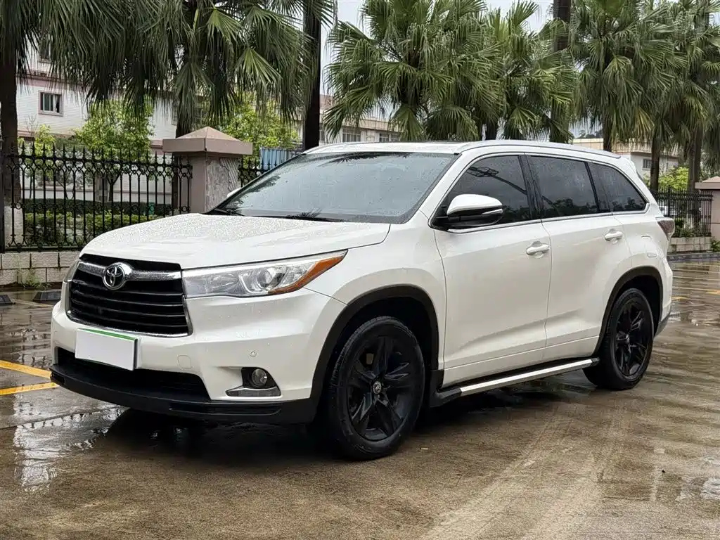 TOYOTA HIGHLANDER