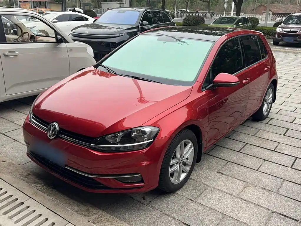 VOLKSWAGEN GOLF